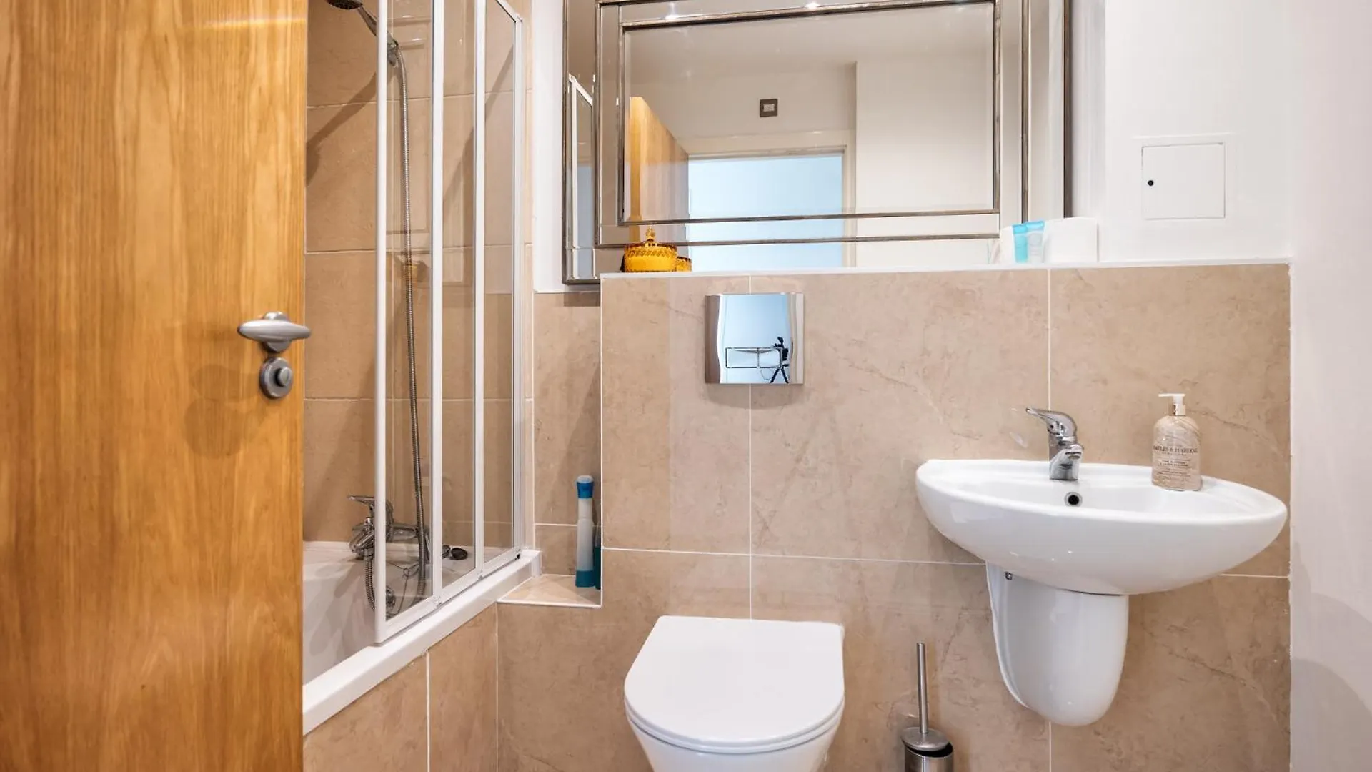3 Bed In Dublin City Centre 10Min To Spire 0*,